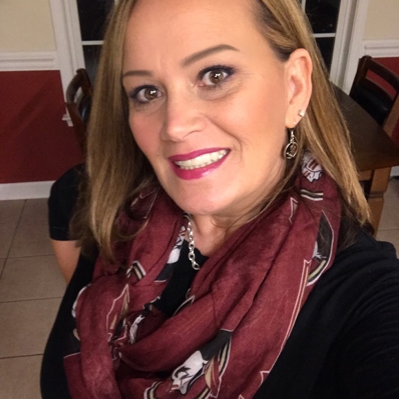 Meet your Posher, Joann - Picture 2 of 8